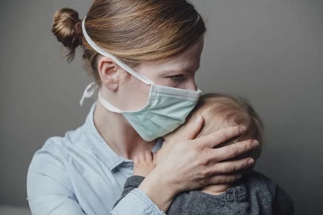 Skuteczne sposoby na ból gardła przy karmieniu piersią, które pomogą