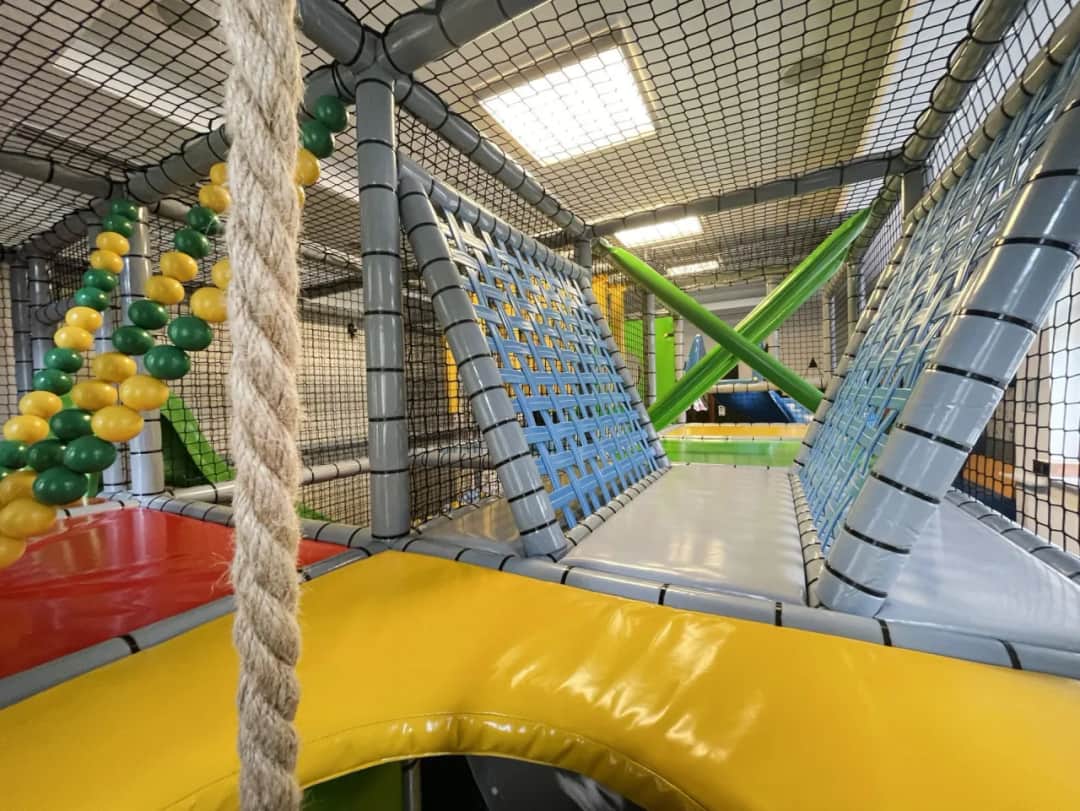 Hotel z małpim gajem dla dzieci – idealne miejsce na rodzinny wypoczynek